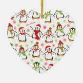 Dancing Penguins Red and Green Pattern Christmas Keramik Ornament (Vorne)