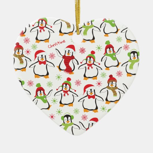 Dancing Penguins Red and Green Pattern Christmas Keramik Ornament (Vorne)