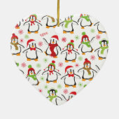 Dancing Penguins Red and Green Pattern Christmas Keramik Ornament (Hinten)