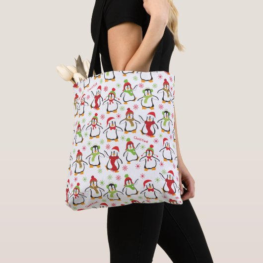 Dancing Penguins Red and Green Pattern Christmas Tasche (Von Nahem)