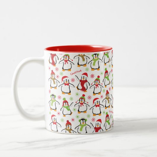 Dancing Penguins Red and Green Pattern Christmas Zweifarbige Tasse (Links)