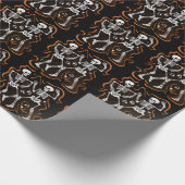 Dancing Skeletts Funny Halloween Party Geschenkpapier (Ecke)
