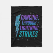 Dancing Through The Lightning Strike Dancer Motiva Fleecedecke (Vorderseite)