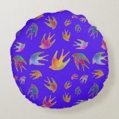 Dancing with the Wind on a Midnight Horizon Rundes Kissen (Rückseite)