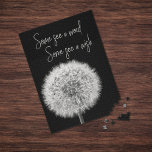 Dandelion Schwarz-weißes Nahaufnahmen Foto inspiri Puzzle<br><div class="desc">Sehr schwieriges Rätsel mit einem original Schwarz-Weiß-Makrofoto eines wunderschönen Kronleuchters mit einem inspirierenden Zitat in einem eleganten weißen Kalligraphie-Schriftart,  das lautet: "Einige sehen ein Unkraut,  manche sehen einen Wunsch"</div>