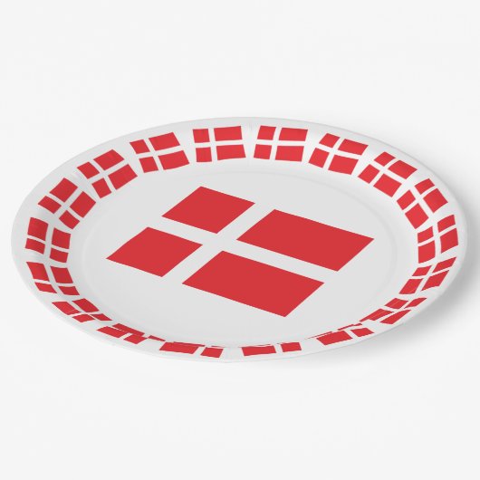 DÄNEMARK-FLAGGE DANNEBROG PAPPTELLER (Schrägansicht)