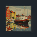 Dänemark Vintage Travel Poster kundenspezifisch Button<br><div class="desc">Dänisches Reiseplakat,  um Ihrer Zuhause ein nordisches Gefühl zu geben</div>