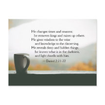 Daniel 2:21-22 Er ändert seine Zeiten und Jahresze