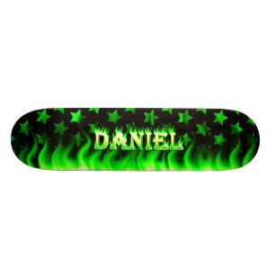 Daniel Skateboard grünes Feuer und Flammen Design