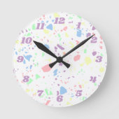 Danish Pastel Rainbow White Terrazzo Numbered Runde Wanduhr (Vorderseite)
