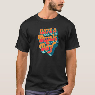 Dank der günstigen Lage des Hotels Retro Festival  T-Shirt