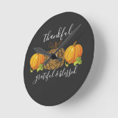 Dankbar, gesegneter Erntedank Pumpkin  Runde Wanduhr (Winkel)