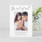Dankbar ・ Modernes Script Foto Preemie Birth Ankündigung (Stehend Vorderseite)