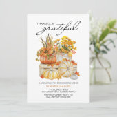 Dankbar und dankbar Pumpkin Harvest Erntedank Einladung (Stehend Vorderseite)