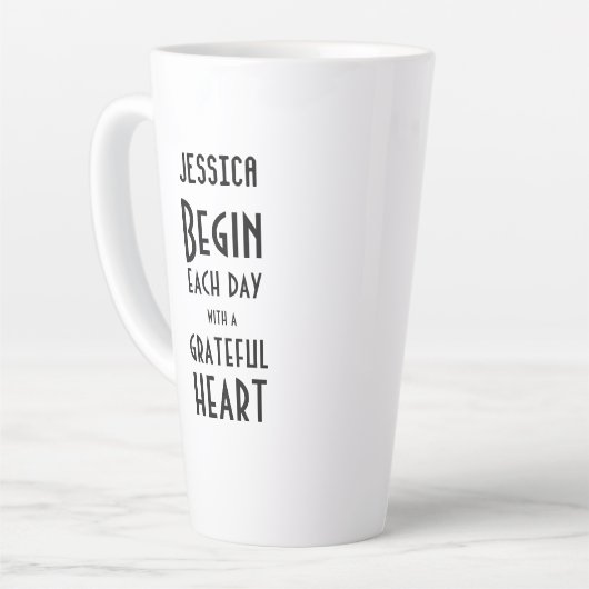 Dankbare Herz-Zitat Monogramm Name Tall Latte Tass Milchtasse (Linke Ecke)