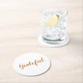 Dankbare Orangenwürfelschrift niedlicher Erntedank Runder Pappuntersetzer (Vor Ort)