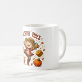 Dankbare Vibes Vogelscheuche Herbst Kaffeetasse (VorderseiteRechts)