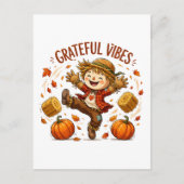 Dankbare Vibes Vogelscheuche Herbst Postkarte (Vorderseite)