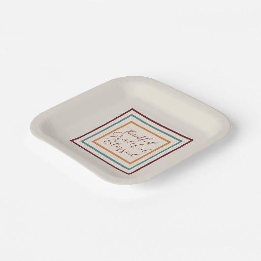 Dankbarer, gesegneter Erntedank fällt Pappteller (Gewinkelt)