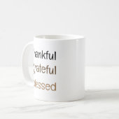 Dankbarer, gesegneter Erntedank für Typografie Kaffeetasse (Vorderseite Links)