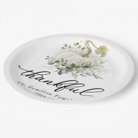 Dankbarer Greenery White Pumpkin Erntedank Pappteller (Schrägansicht)