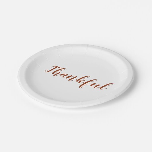 Dankbarer Rostbrust-Cinnamon-Erntedank Pappteller (Schrägansicht)