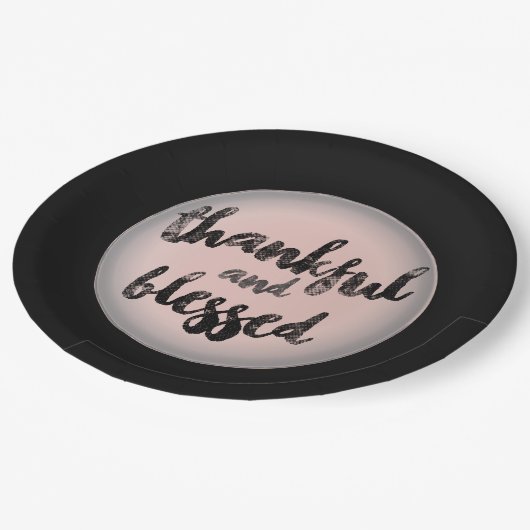 Dankbares und gesegnetes Design Pappteller (Schrägansicht)