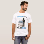 Dankbarkeit in Motion T-Shirt - Tragen Sie die Ene (Vorne ganz)