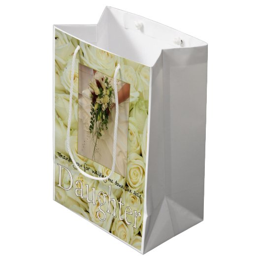 Danke, dass du mich durch Aisle gehst Mittlere Geschenktüte (Vorderseite Schrägansicht)