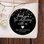 DANKE für die Feier der BLACK Gold Wedding Runder Aufkleber<br><div class="desc">Liebliche personalisierte Hochzeitsaufkleber/Etiketten für Ihre Geschenkideen. Kleine Imitate Diamantenherz,  um ein wenig funkeln und Touch der Klasse. Goldfetti. Aufnahme: Danke,  dass du mit uns gefeiert hast. Diese danke Ihnen Hochzeitsaufkleber Vorlagen können bearbeitet werden,  wie Sie möchten.</div>