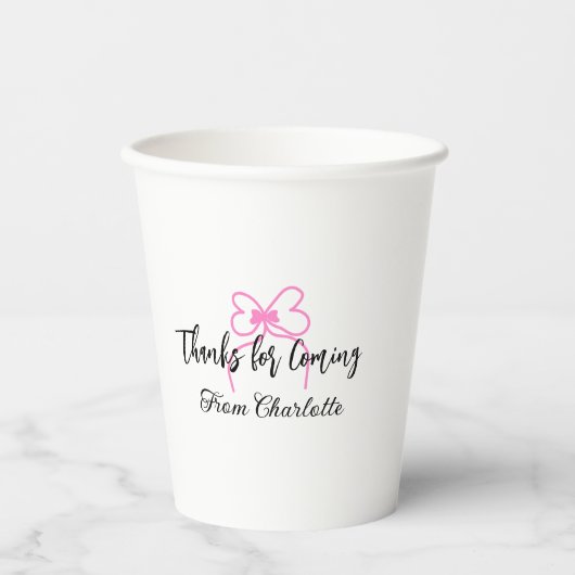 Danke fürs Kommen Name Text Nachricht rosa Schleif Pappbecher (Vorderseite)