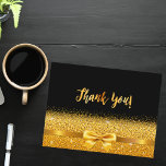 Danke Karte Geburtstag schwarzen goldenen Bogen<br><div class="desc">Ein eleganter schwarzer Hintergrund und ein goldener Bogen und Band in Imitaten mit goldenem Glitzer und Funkeln. Auf der Vorderseite ein handgeschriebenes Stil Skript und den Text: Danke! Zurück: Vorlage für Ihren Dankeschön und Namen/Namen Perfekt für eine Geburtstagsparty,  Jubiläum,  Hochzeit,  Brautparty oder Babydusche.</div>