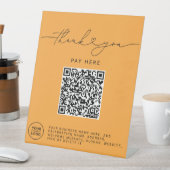 Danke-Schrift-Herz-Scan-Mich-QR-Code-Logo orange Sockelschild (In Situ)
