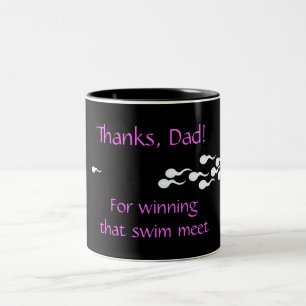 Danke, Vater...für den Sieg bei diesem Swim-Treffe Zweifarbige Tasse