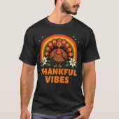 Dankend Vibes Turkey Rainbow Funny Erntedank T-Shirt (Vorderseite)