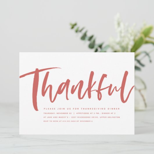 Dankenswerter, moderner orangefarbener Erntedank Einladung (Stehend Vorderseite)