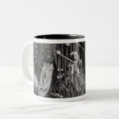 Dante, Christina, Frances und William Rossetti Zweifarbige Tasse (Vorderseite Links)