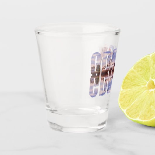 Danziger Text mit Blick auf die Altstadt, Reflexio Schnapsglas (Links)