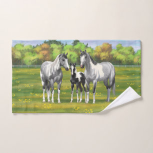 Daple Gray Pinto Paint Horses In Summer Pasta Badhandtuch Set