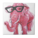 Dapper Animal | Rosa Elefant in Brille Fliese<br><div class="desc">Dieser Druck enthält einen rosa Elefanten in Lesebrille | Von Jennifer Rutledge</div>