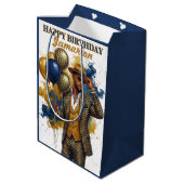 Dapper Gentleman Mustard and Navy Birthday Mittlere Geschenktüte (Rückseite Schrägansicht)