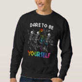 Dare To Be LGBT Pride Yourself Rainbow Skeleton Da Sweatshirt (Vorderseite)