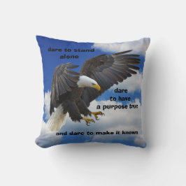 Dare to Stand Alone, American Bald Eagle Edition Kissen