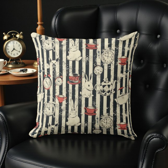 Dark Alice Rustic Striped Pattern Kissen (Von Creator hochgeladen)
