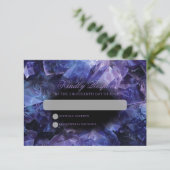 Dark Amethyst Boho Witch Crystals Black Wedding RSVP Karte (Stehend Vorderseite)