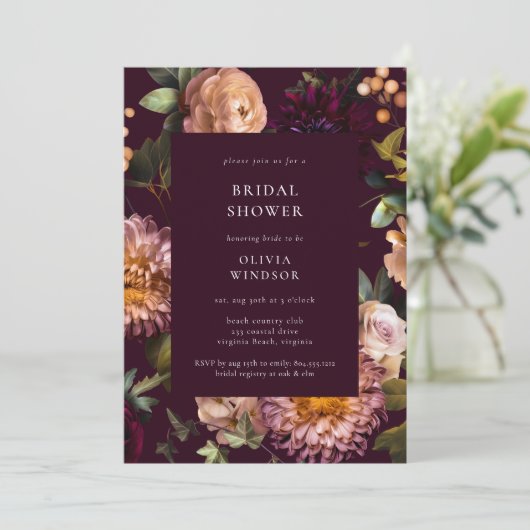 Dark and Moody Burgundy Floral Bridal Shower Einladung (Stehend Vorderseite)