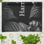 Dark and Moody Floral Frame mit Individuelle Name Geschirrtuch (Gefaltet)