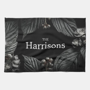 Dark and Moody Floral Frame mit Individuelle Name Geschirrtuch