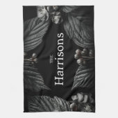 Dark and Moody Floral Frame mit Individuelle Name Geschirrtuch (Vertikal)