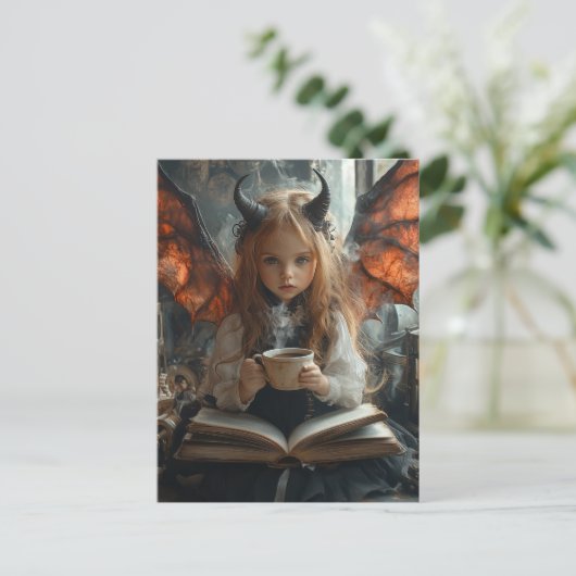 Dark Angel Kind mit Kaffee und ein Buch Postkarte (Stehend Vorderseite)